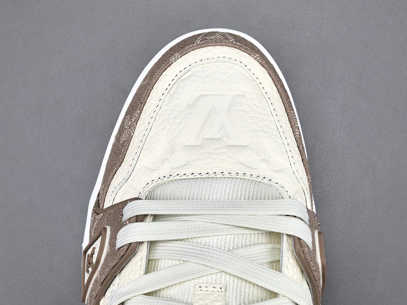LV Trainer Sneaker 011
