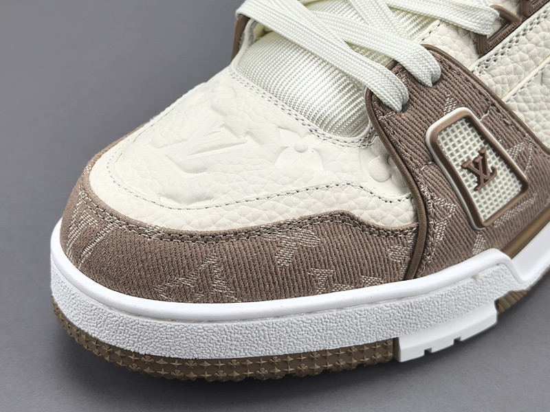 LV Trainer Sneaker 011