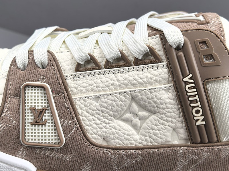 LV Trainer Sneaker 011