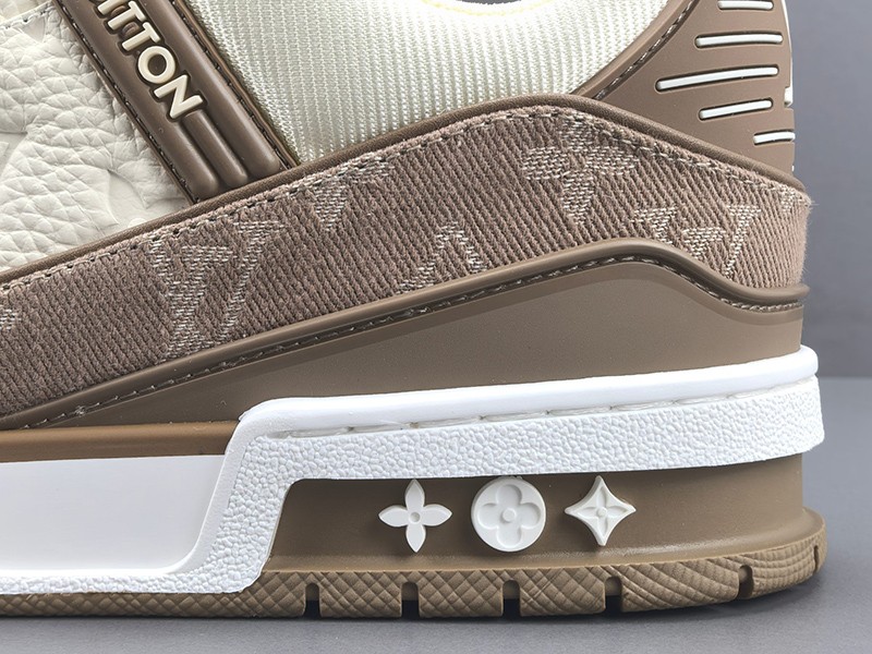 LV Trainer Sneaker 011