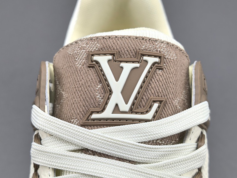 LV Trainer Sneaker 011