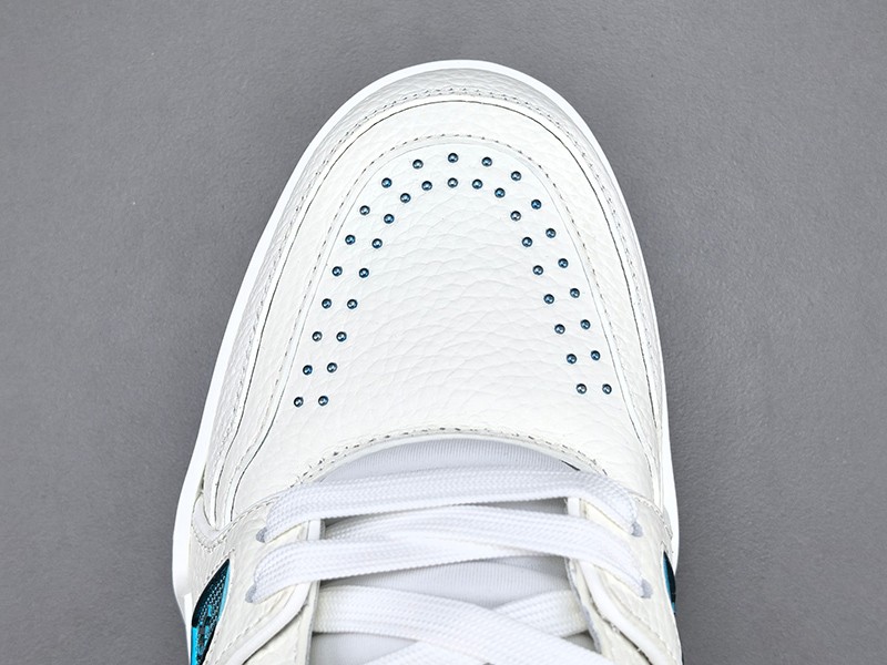 LV Trainer Sneaker 012