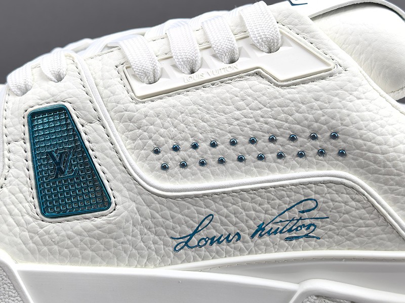 LV Trainer Sneaker 012