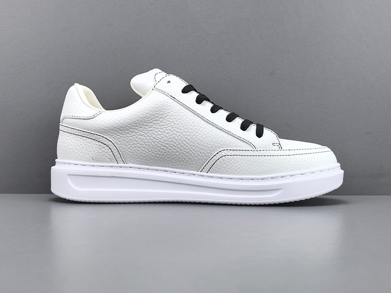 LV Trainer Sneaker 013