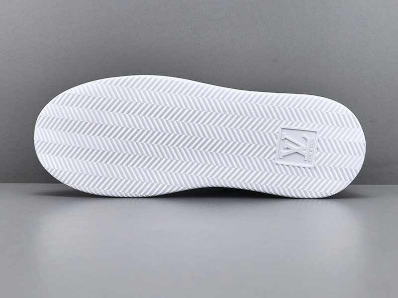 LV Trainer Sneaker 013