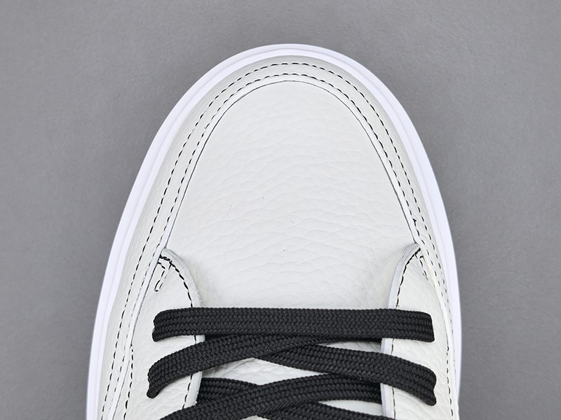 LV Trainer Sneaker 013