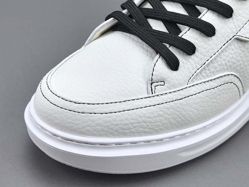 LV Trainer Sneaker 013