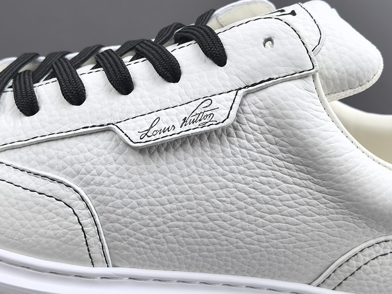 LV Trainer Sneaker 013