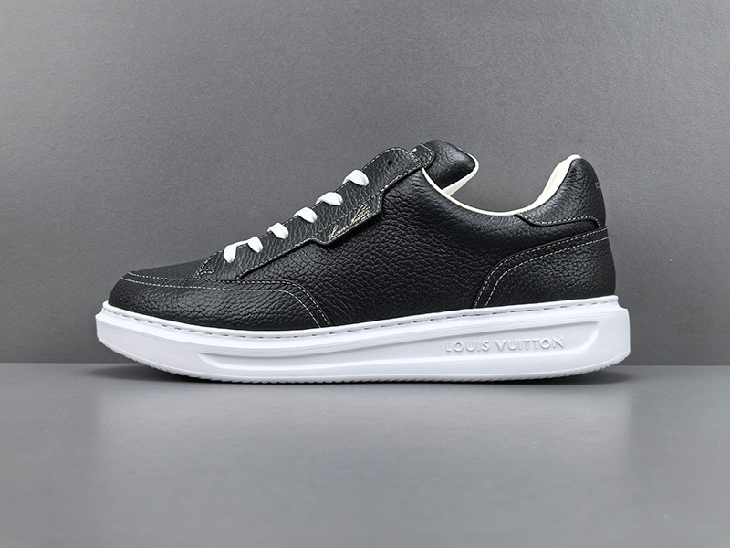 LV Trainer Sneaker 014