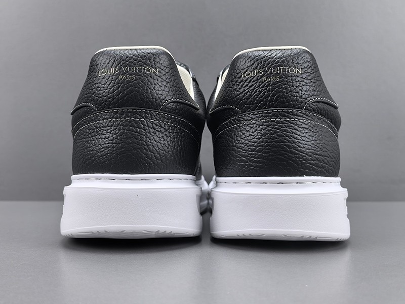 LV Trainer Sneaker 014