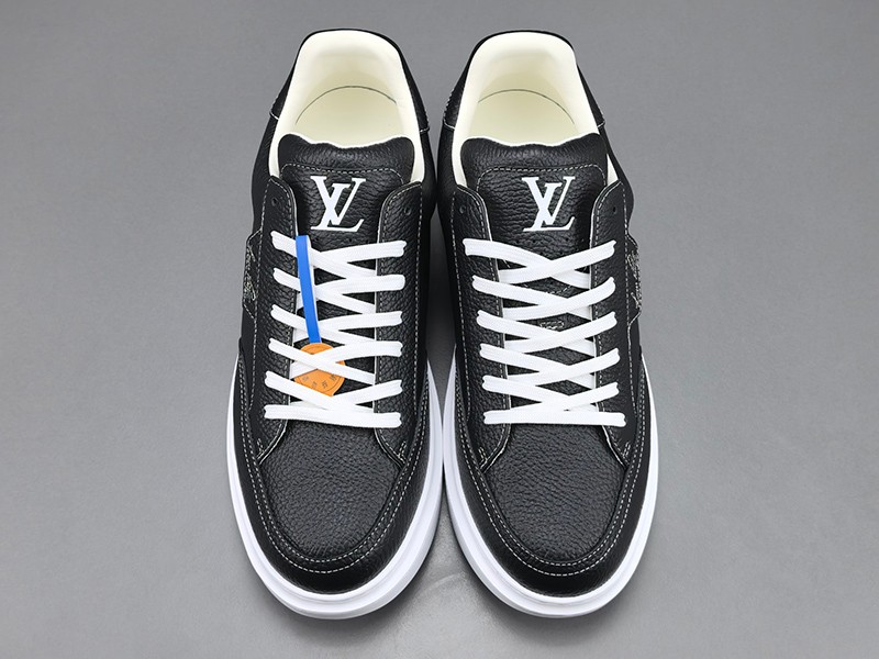 LV Trainer Sneaker 014