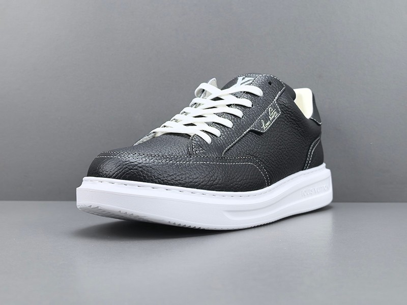 LV Trainer Sneaker 014