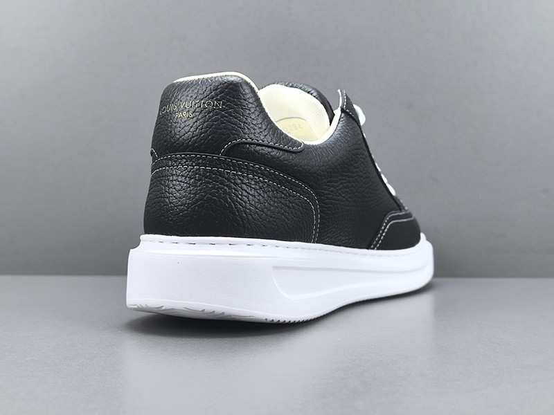 LV Trainer Sneaker 014