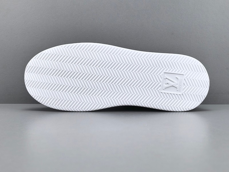 LV Trainer Sneaker 014