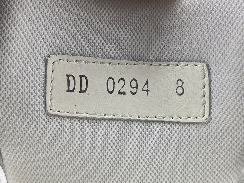 LV Trainer Sneaker 014