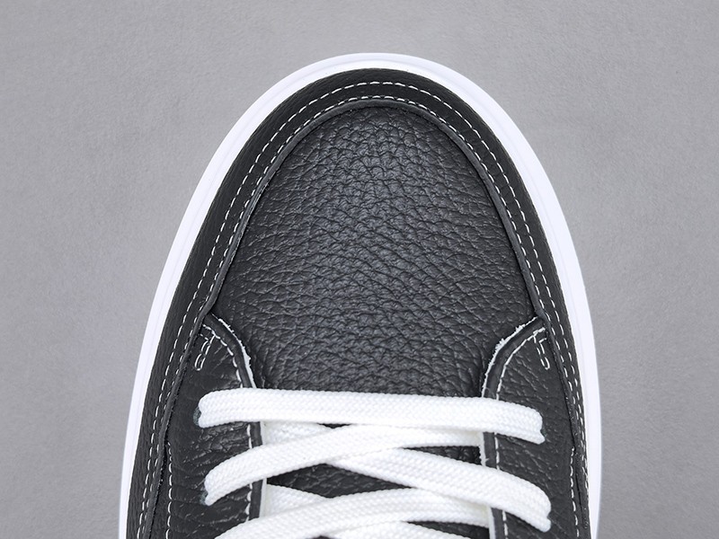 LV Trainer Sneaker 014