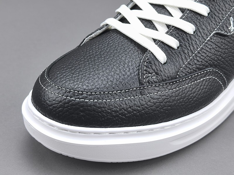 LV Trainer Sneaker 014