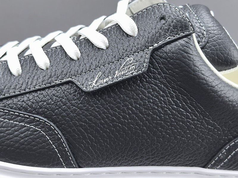 LV Trainer Sneaker 014