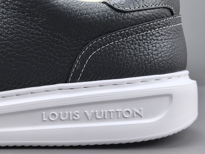 LV Trainer Sneaker 014