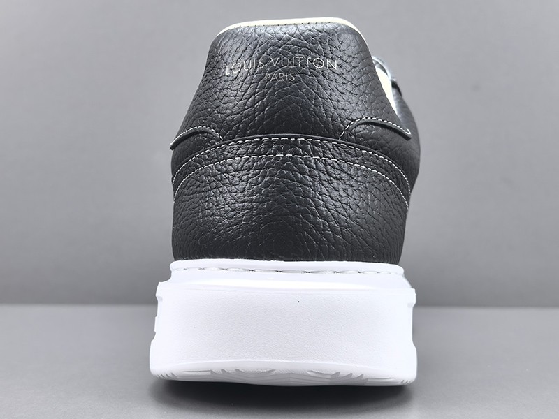 LV Trainer Sneaker 014
