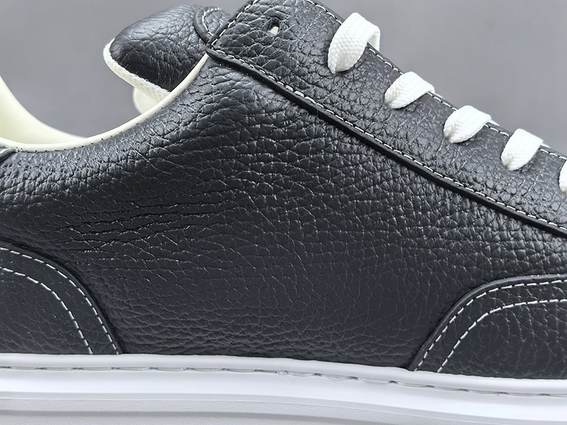 LV Trainer Sneaker 014