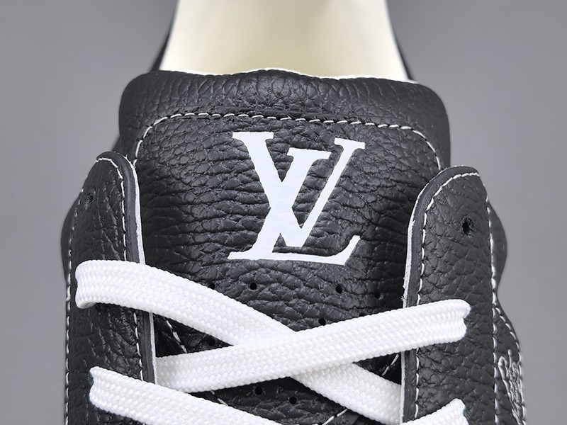 LV Trainer Sneaker 014