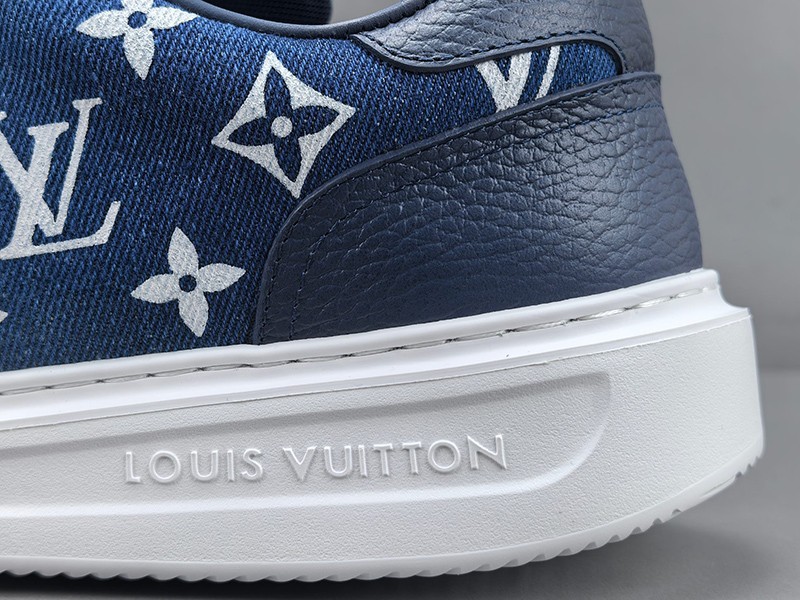 LV Trainer Sneaker 015