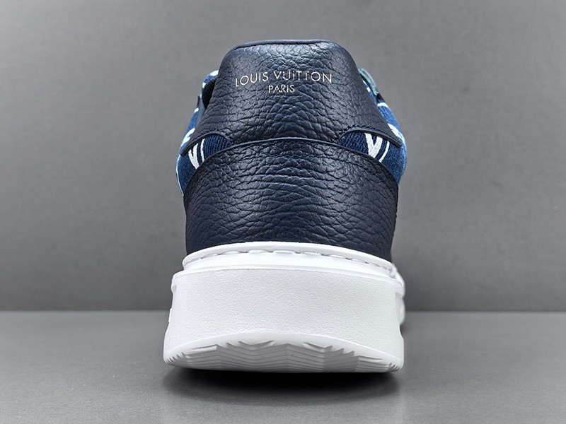 LV Trainer Sneaker 015