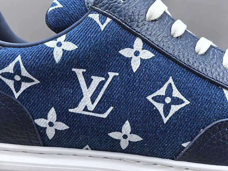 LV Trainer Sneaker 015