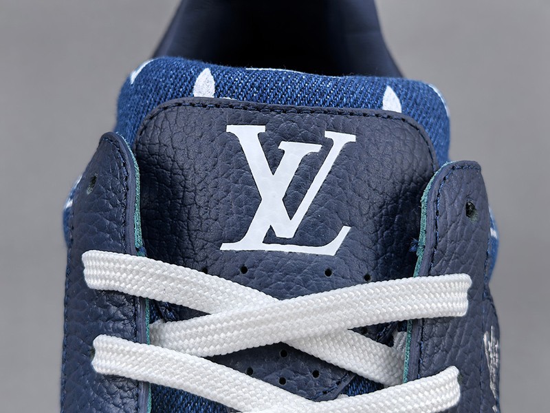 LV Trainer Sneaker 015