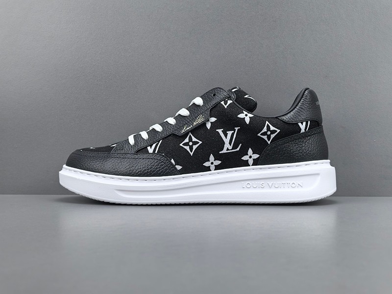 LV Trainer Sneaker 016