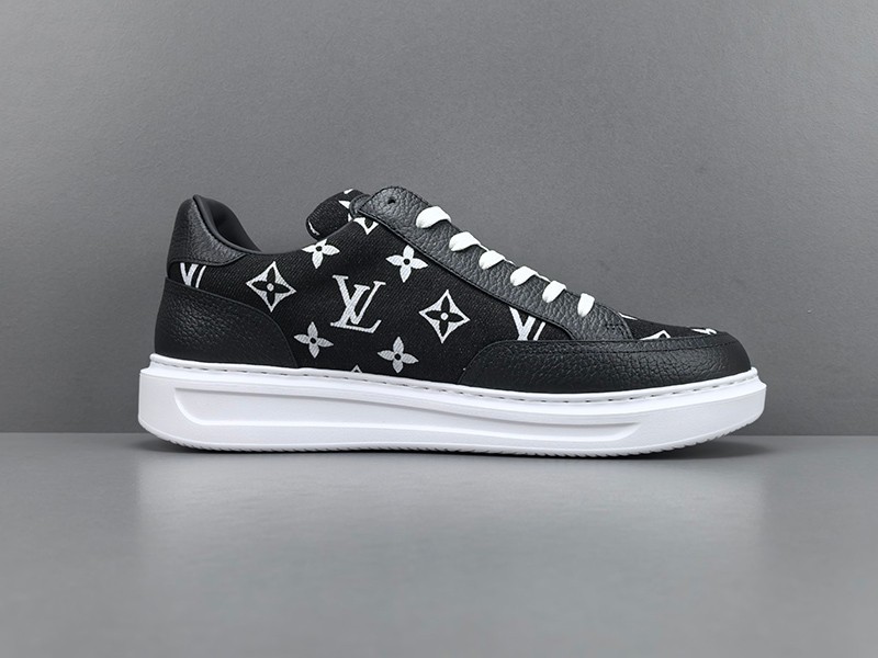 LV Trainer Sneaker 016