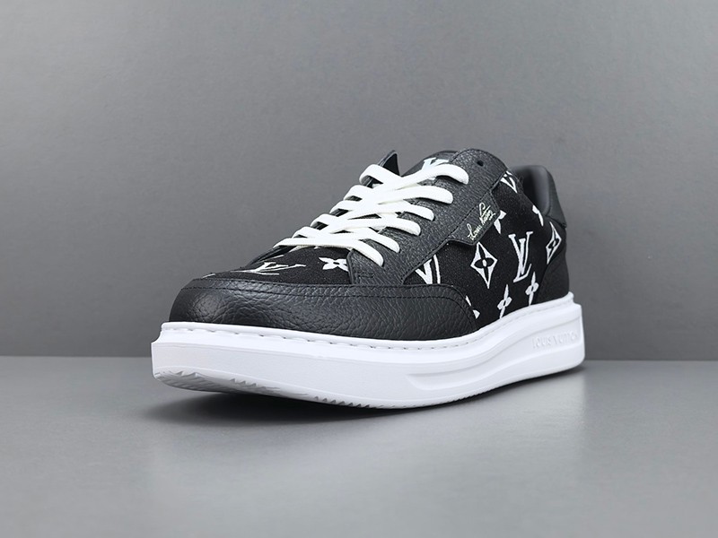 LV Trainer Sneaker 016