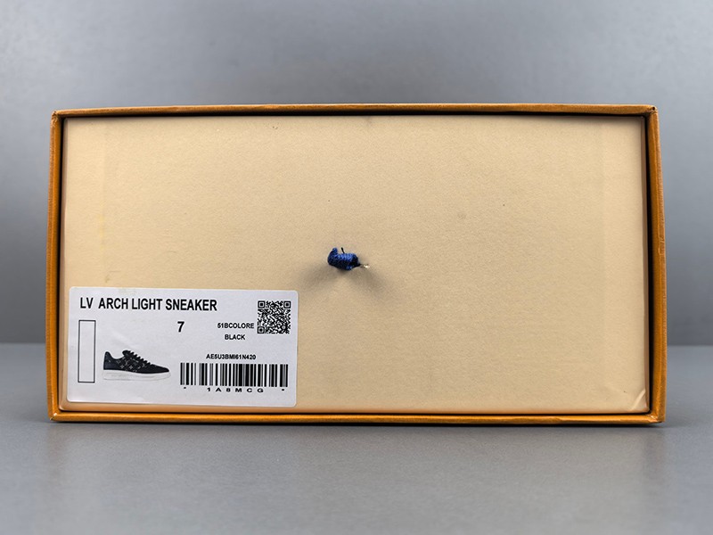 LV Trainer Sneaker 016