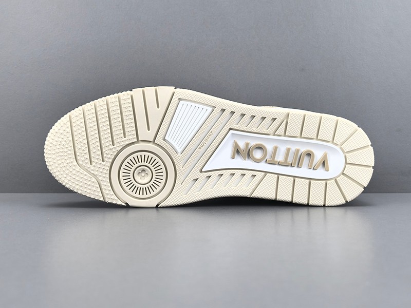 LV Trainer Sneaker 017