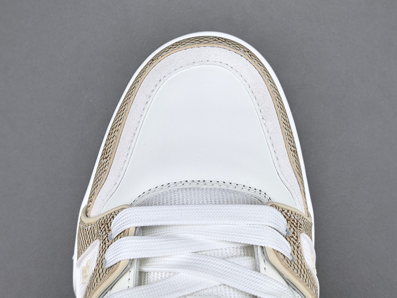 LV Trainer Sneaker 017