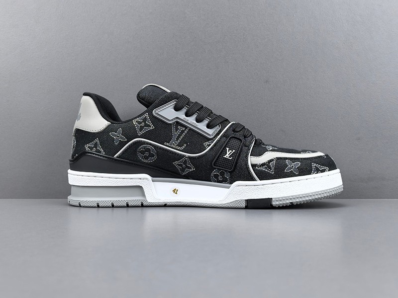 LV Trainer Sneaker 019