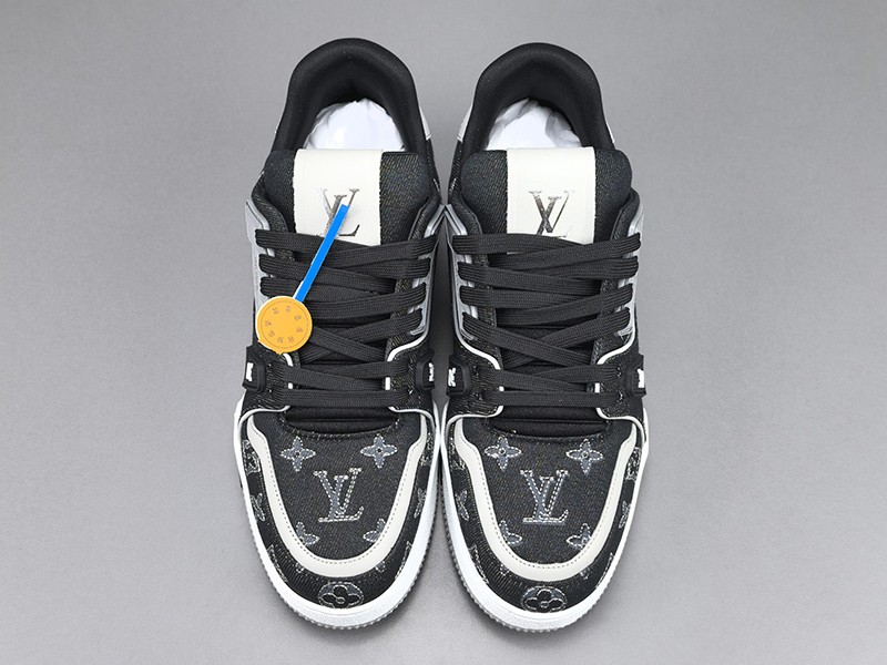 LV Trainer Sneaker 019