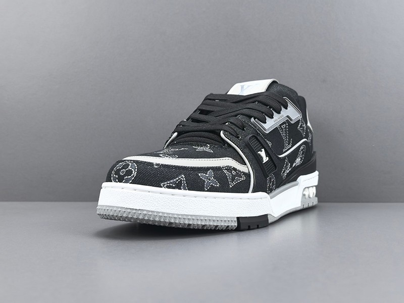 LV Trainer Sneaker 019