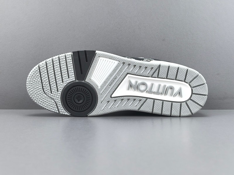 LV Trainer Sneaker 019