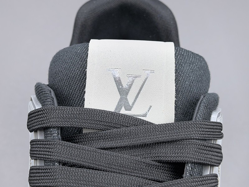 LV Trainer Sneaker 019