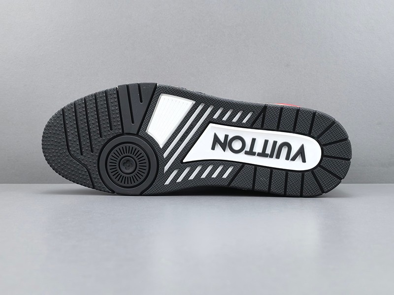 LV Trainer Sneaker 018