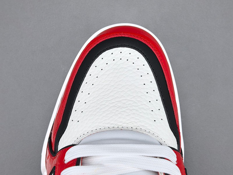 LV Trainer Sneaker 018