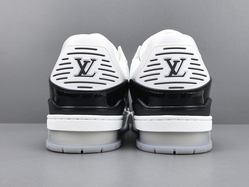 LV Trainer Sneaker 024