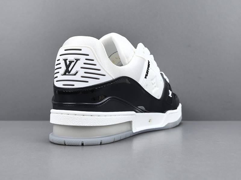 LV Trainer Sneaker 024