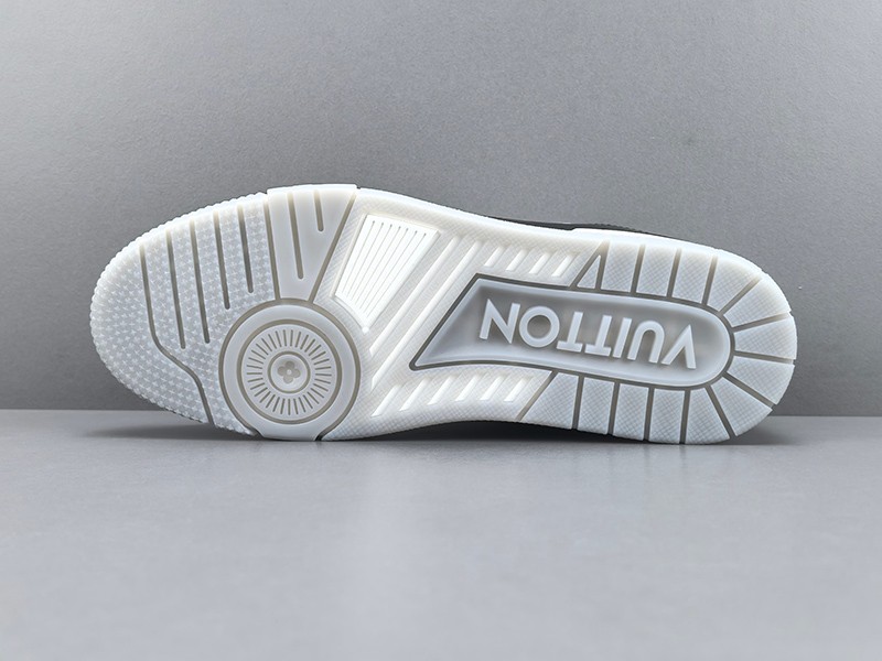 LV Trainer Sneaker 024