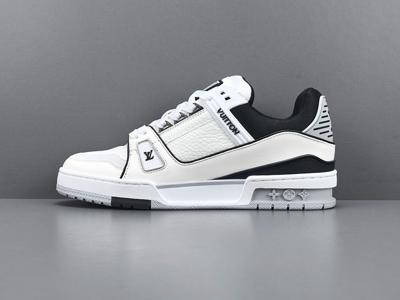 LV Trainer Sneaker 025