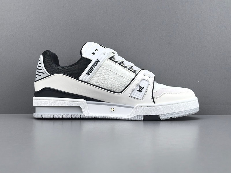 LV Trainer Sneaker 025