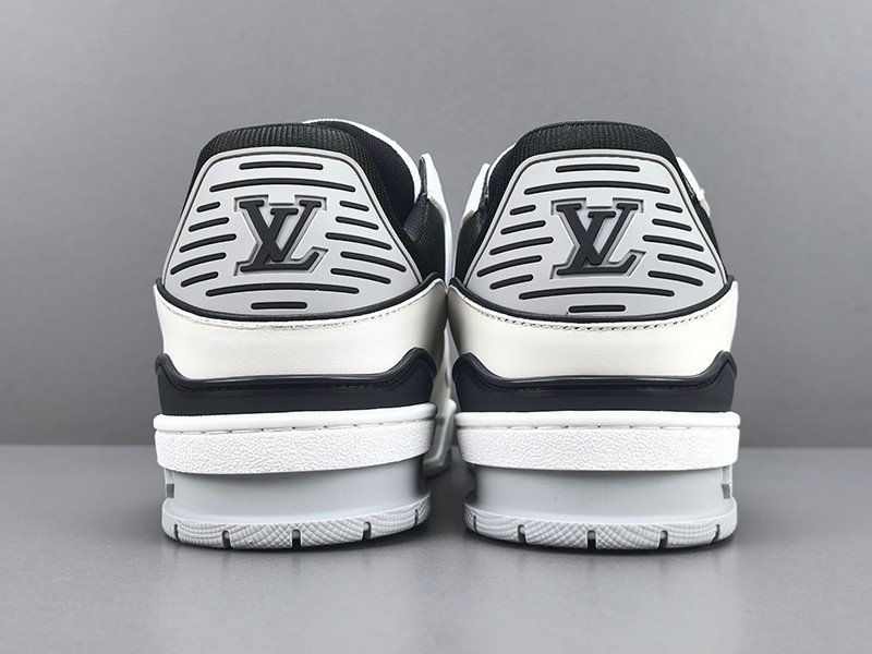 LV Trainer Sneaker 025