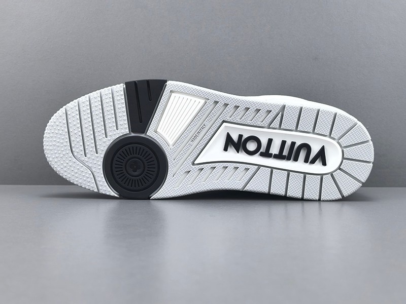 LV Trainer Sneaker 025